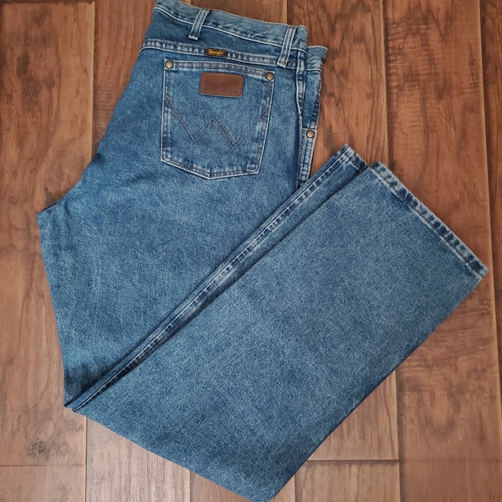 NWOT Wrangler Mens Regular Fit Jeans 38x34